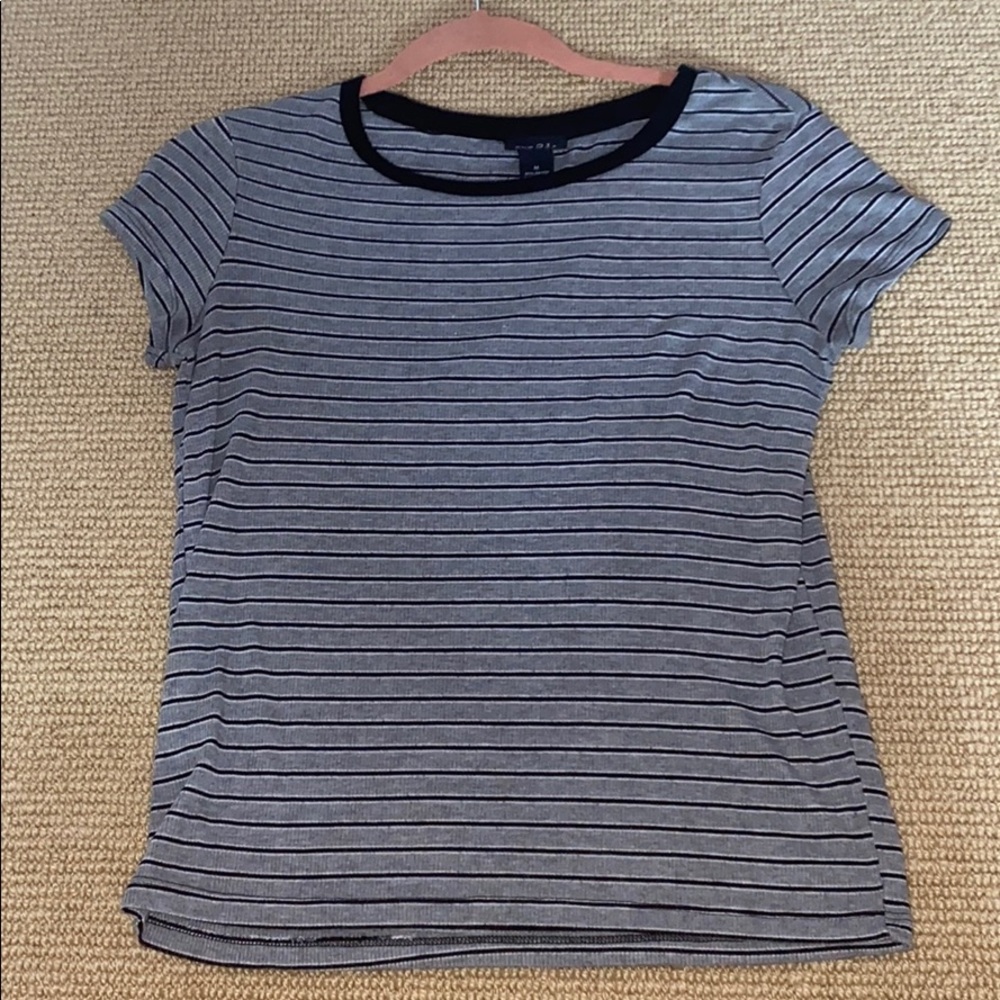 black and grey t shirt